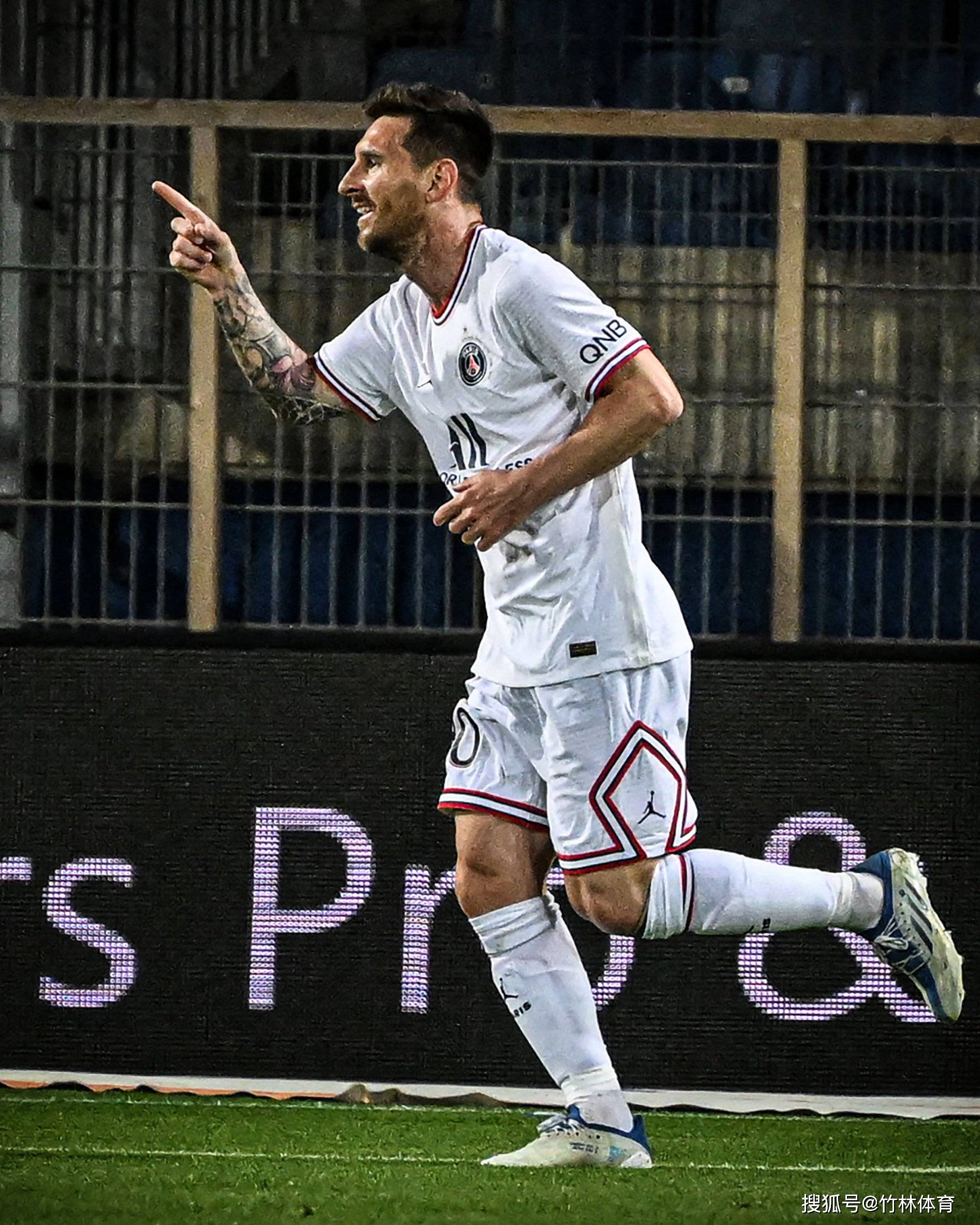 爱游戏APP-巴塞罗那训练开放日；转会期复出首秀引欢呼；法国杯在即；训练强度明显提升(巴以冲突中国出手了)